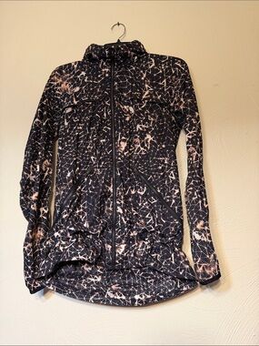 Lululemon Miss Misty II Raincoat Star Crush Print Size 6